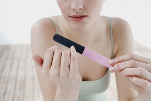 Ce qui manque dans le corps si les ongles sont écaillés