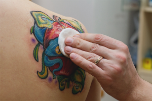 Comment prendre soin d'un tatouage dans les premiers jours