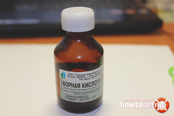 Acide borique de moisissure sur les vêtements