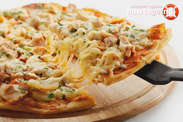 Pizza aux ananas dans une casserole