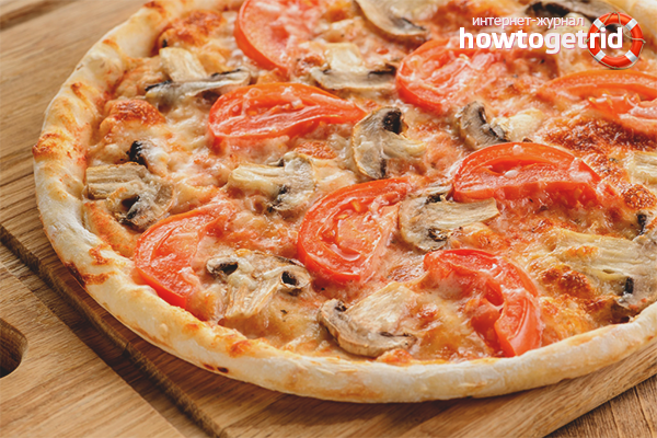 Pizza aux champignons dans une casserole