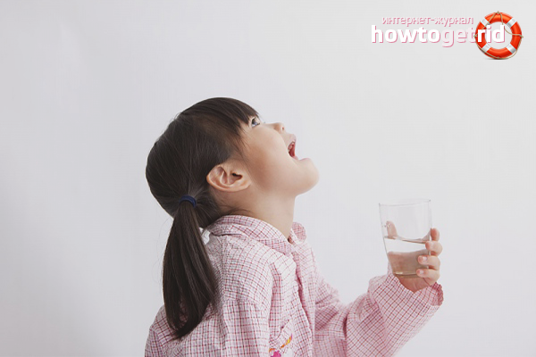 Comment apprendre à un enfant à se gargariser avec du chlorophyllipt