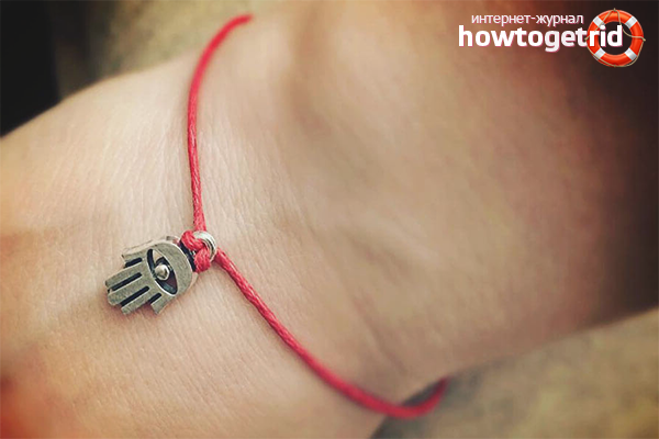 Fil rouge au poignet