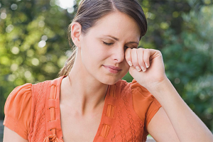 Comment retirer une paille de l'œil