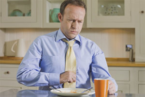Lourdeur dans l'estomac après avoir mangé